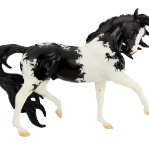 black and white tobiano pinto horse