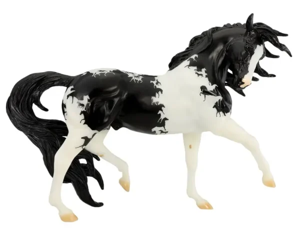 black and white tobiano pinto horse